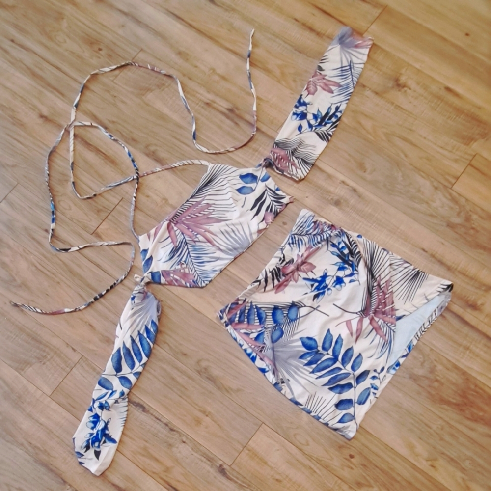 Floral Summer Set with Blue and Pink Leaves